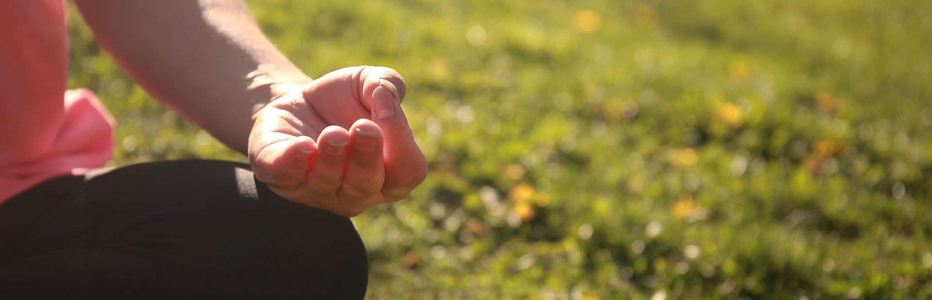 méditation dans un parc